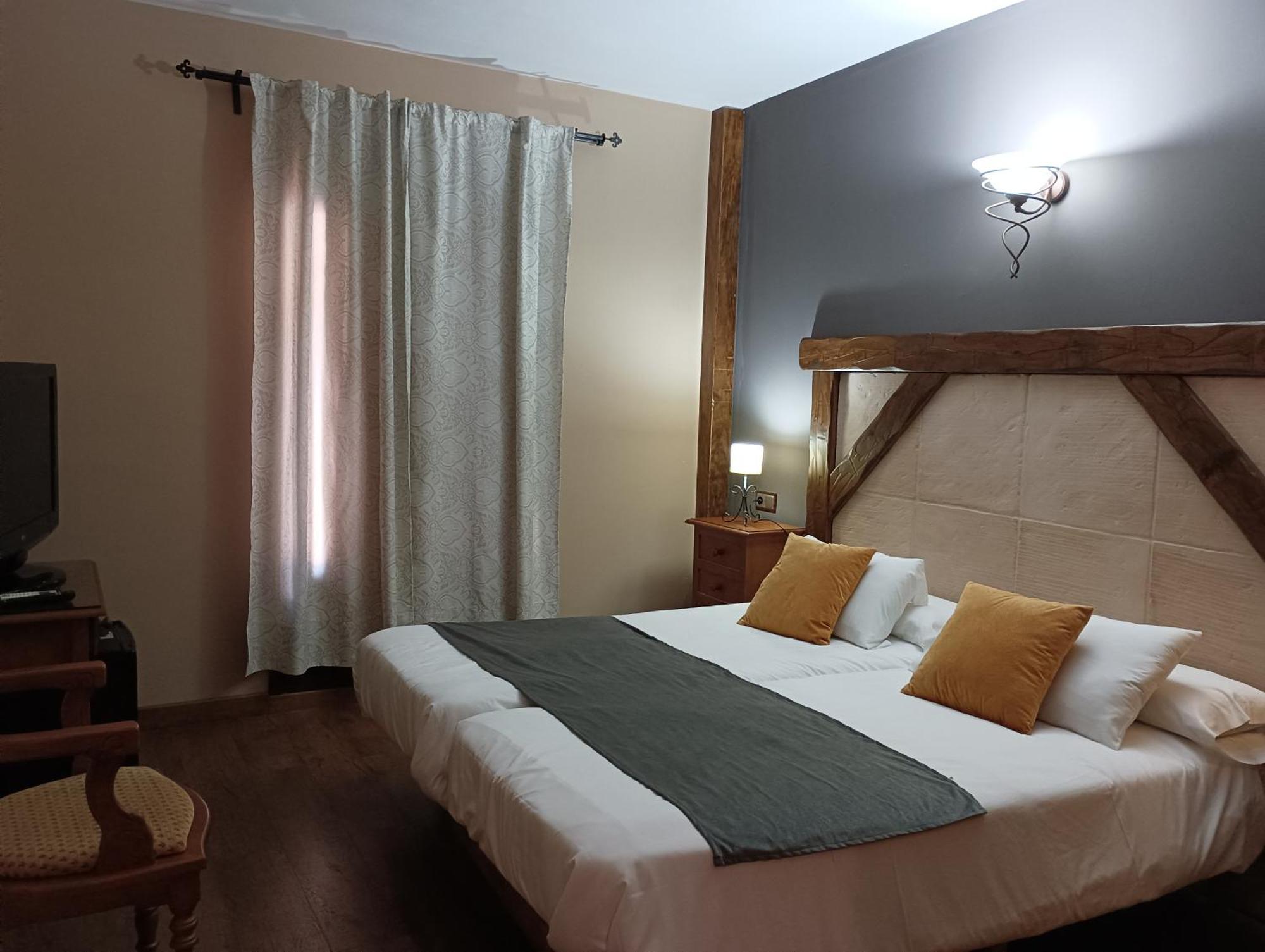 Hotel Rural Los Tadeos Саара-де-ла-Сьерра Экстерьер фото